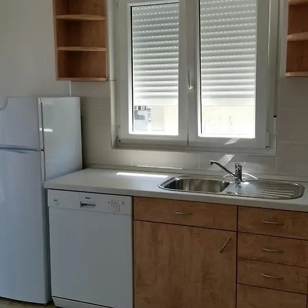 Three Roses Apartment Split Room photo