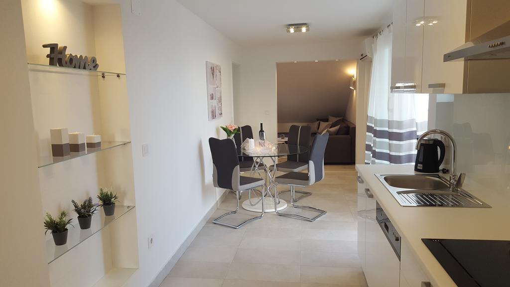 Apartma Three Roses *