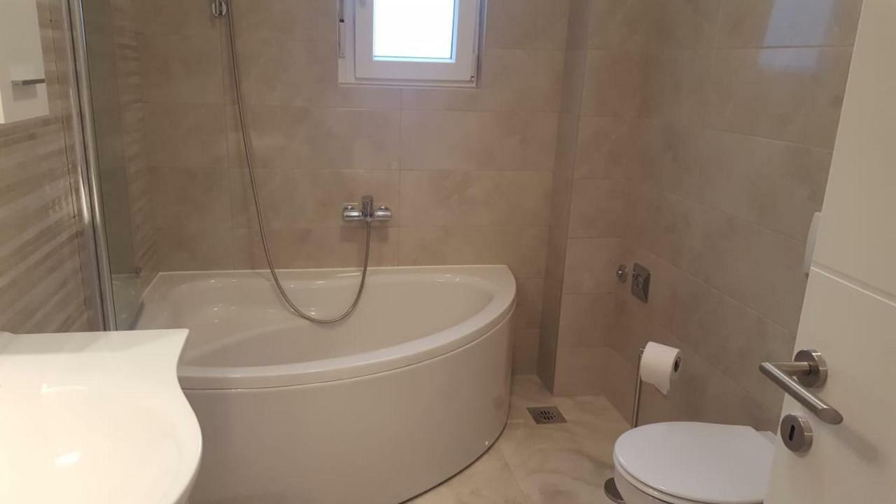 Apartma Three Roses *