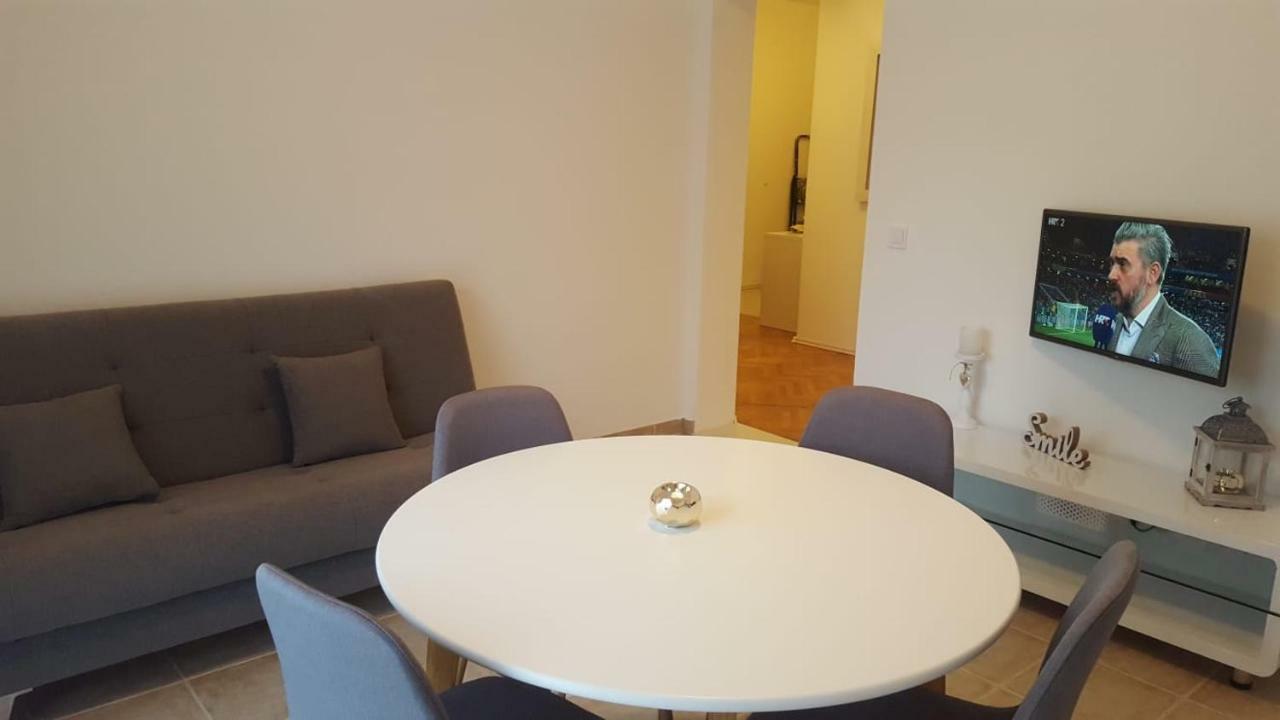 Three Roses Apartment Split
